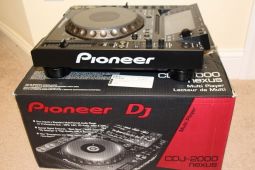 Prodat Nové Pioneer CDJ-Tour1, Pioneer DDJ RZX, Pioneer XDJ-RX2