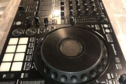 Prodám Zcela nový Pioneer DDJ-1000 DJ ovladač pro Rekordbox skladem