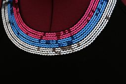 Černá dívčí tunika s barevnými flitry - 152-158