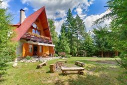 Koupím cihlovou chatu směrem na Německo a západní stranu.