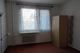 Pronajmu neprůchozí pokoj v bytě 2+1 na Doubravce