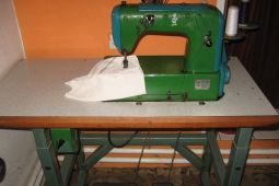 šicí průmyslový stroj dvoujehla