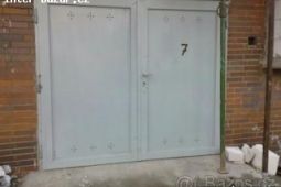 dvoukřídlá ocelová vrata garážová