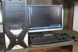 PC sestava: počítač, monitor, klávesnice, myš, kabely