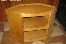 Dřevěný stolek - stoleček