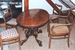 starožitný stůl a židle